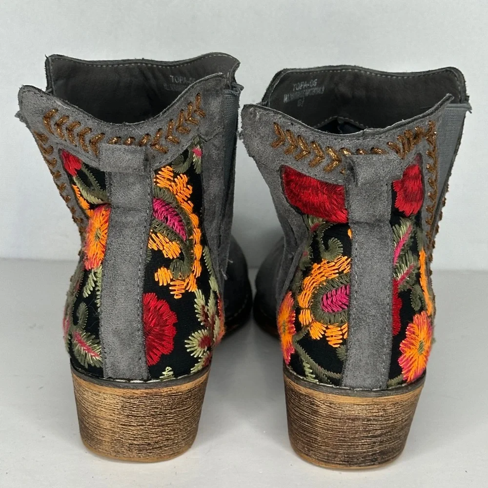 Tiara Topa-5 Gray Faux Suede Embroidered Ankle Booties Boho‎ Chic Sz 6.5 - Picture 2 of 9
